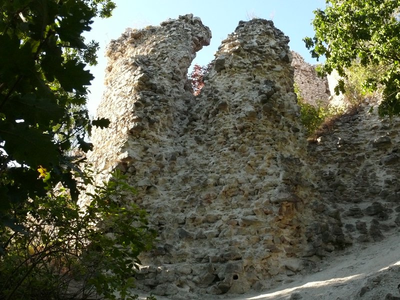 A külső várfal omladozó sarka